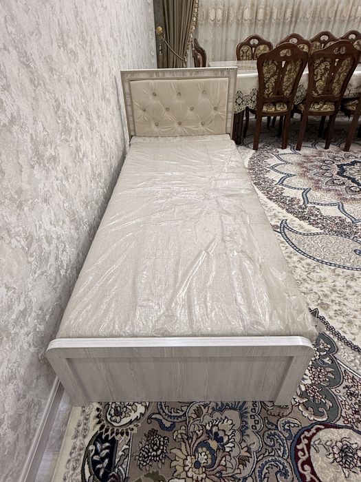 Односпальная кровать с ящиком для хранения !!!