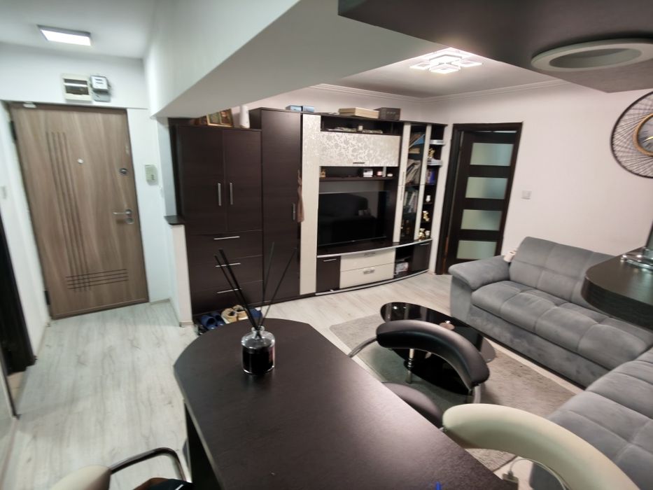Apartament 2 camere Semidecomandat, Winmarkt