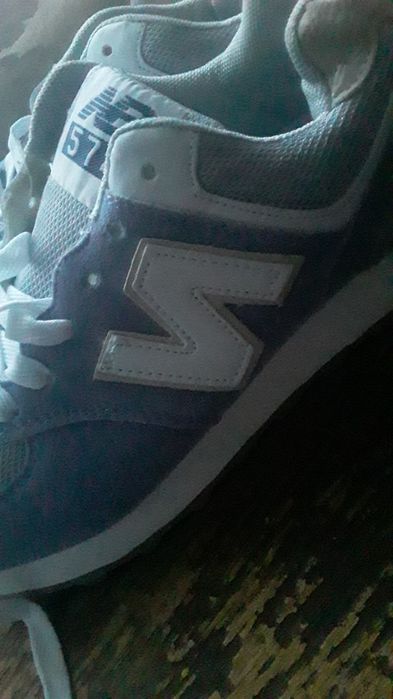 Продам кроссовки  36 размер