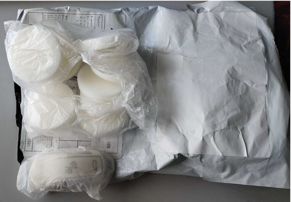 Чехол от пульта Тесла и что то.