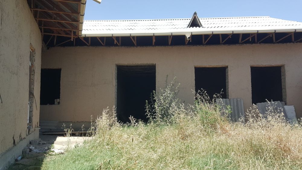 Қуриб битказилмаган уй жой