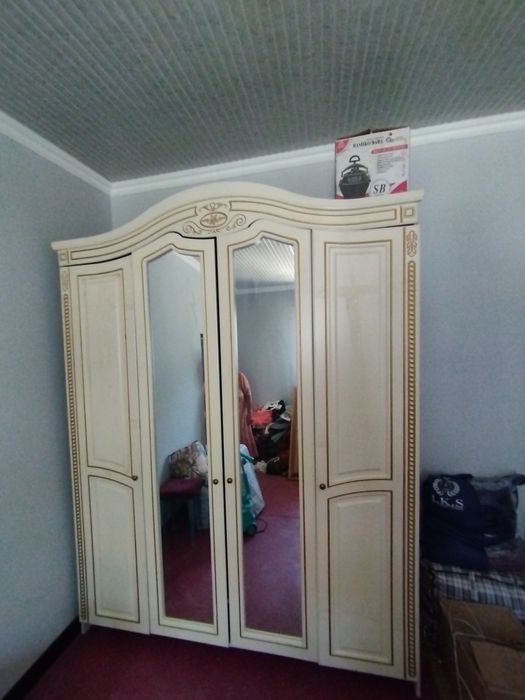 Есть шкаф в отличном состоянии