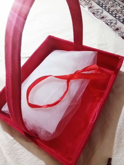 Sovg'a tashlash uchun nafis va bejirim qutilar