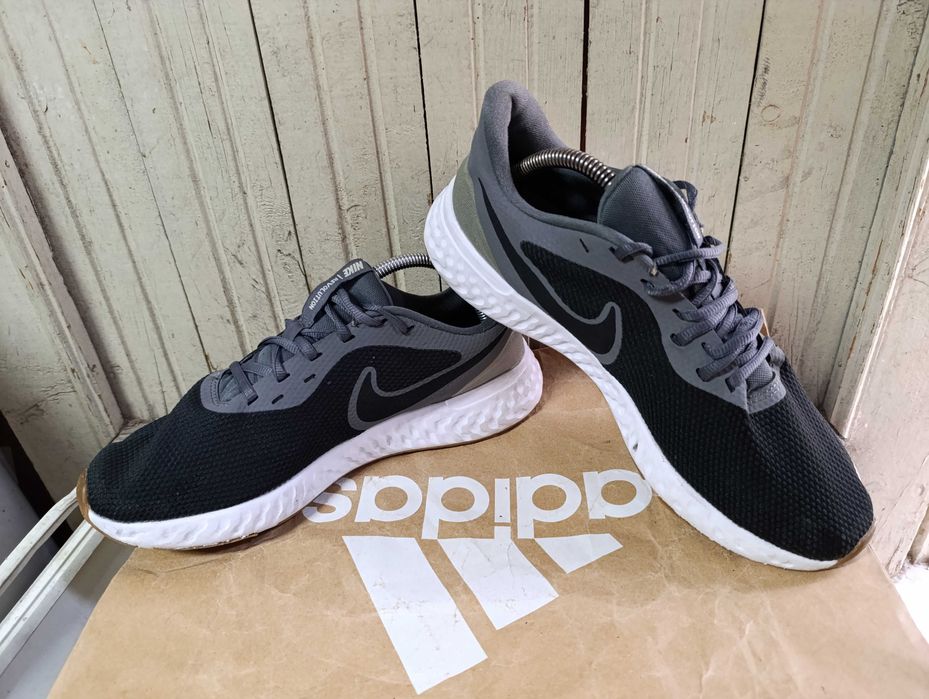 ''Nike Revolution 5''оригинални маратонки 45 номер