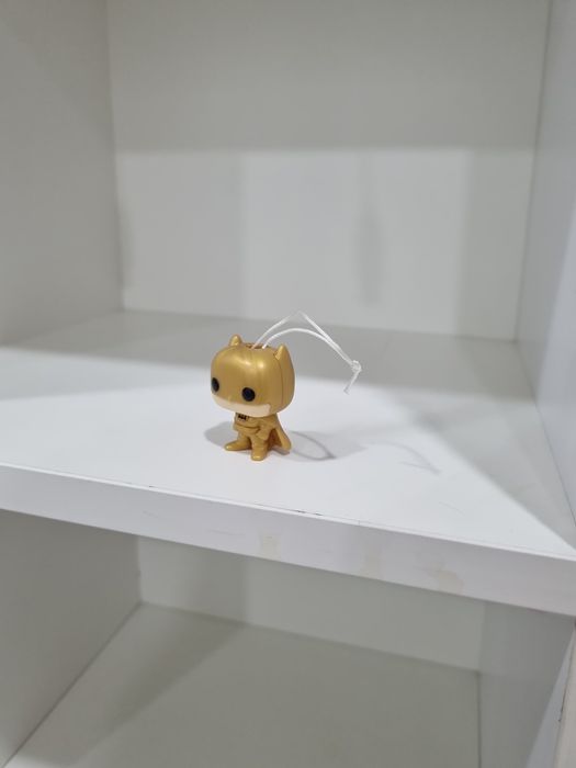 Редкая фигурка Золотой Бэтмен Kinder Joy DC
Описание:
Продаю оригиналь