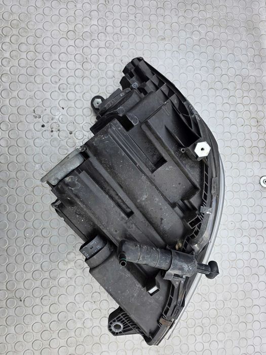 Десен Xenon фар за Mercedes CLS W218