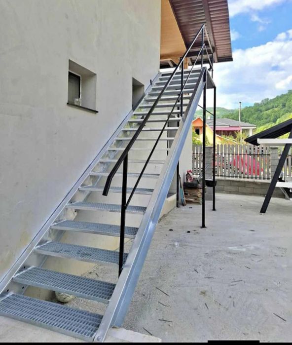 Scări metalice zincate