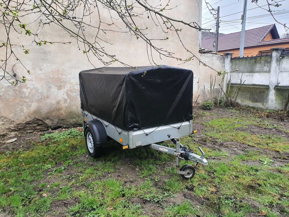 Remorca HUMBAUR Steely 750kg cu prelata inalta