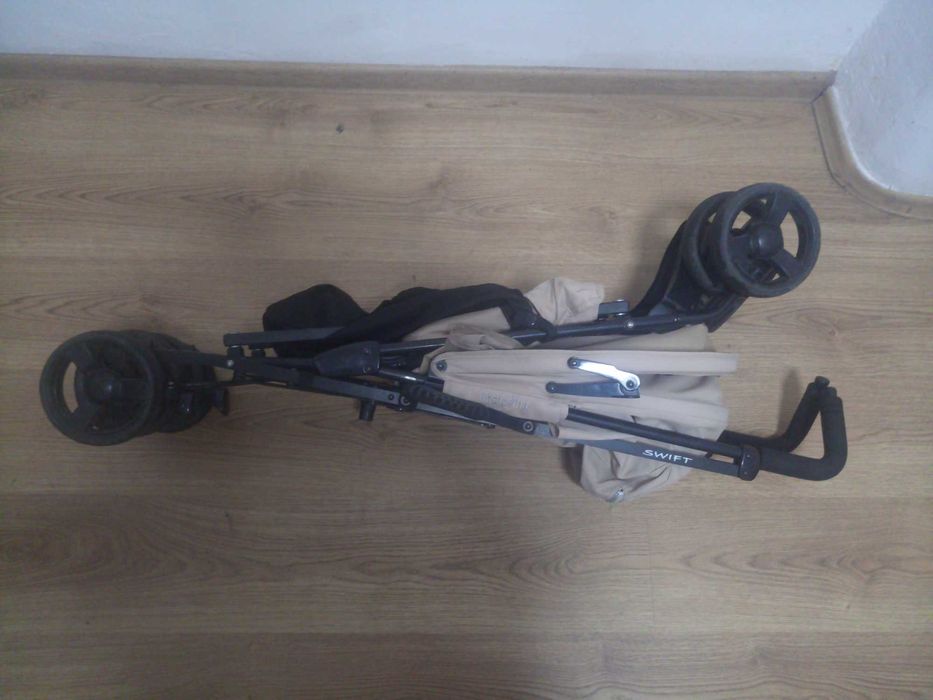 Продавам детска количка Inglesina Swift