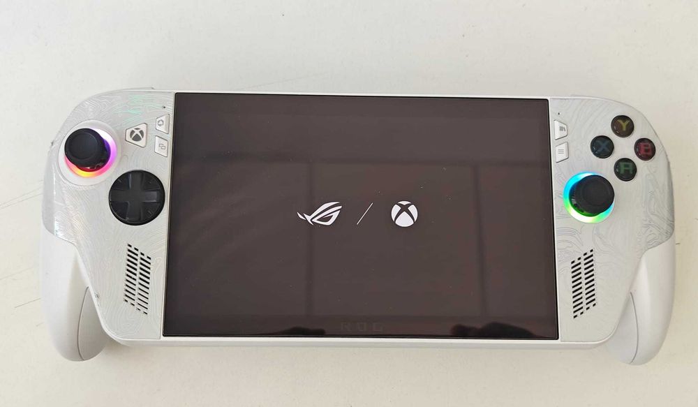 Consola ROG Xbox Ally, 16GB LPDDR5X, SSD 512GB + Husa 360 DBrand + Folie sticla ecran aplicata + (1x Folie Sticla Extra + 1x Skin extra)