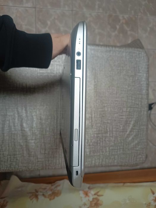 Продавам запазен лаптоп HP Pavilion 15-p050su, Beats Audio