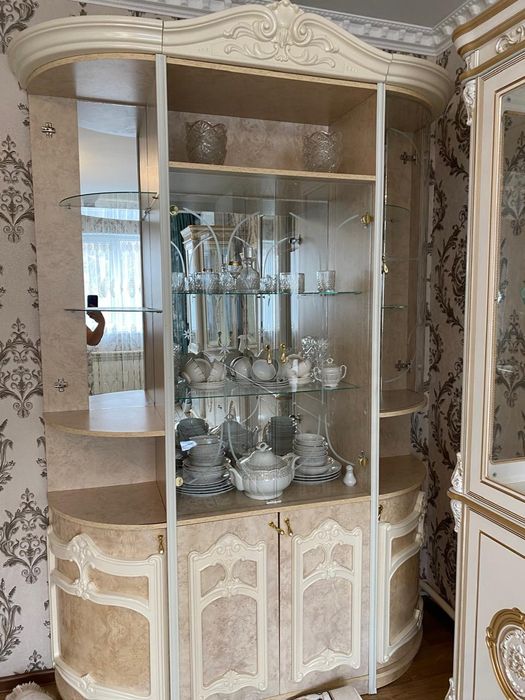 Продаю стенку в хорошие состояний