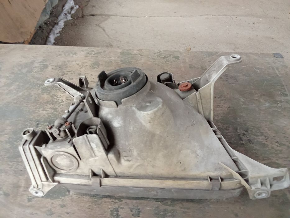 Продам фару переднюю Прадо