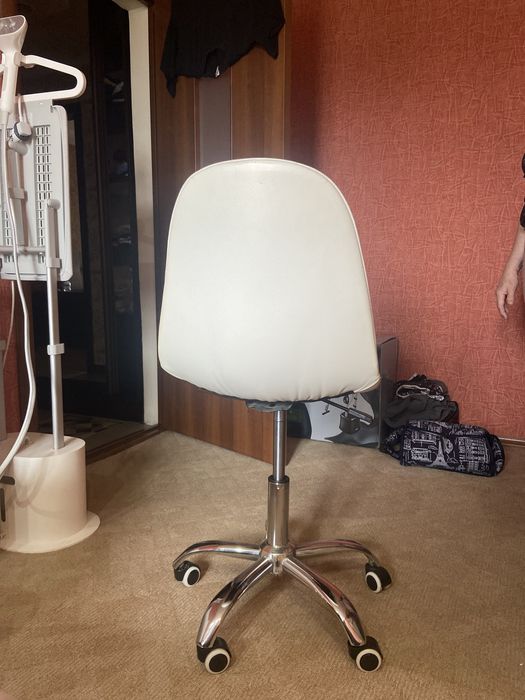 Продам крутящийся стул