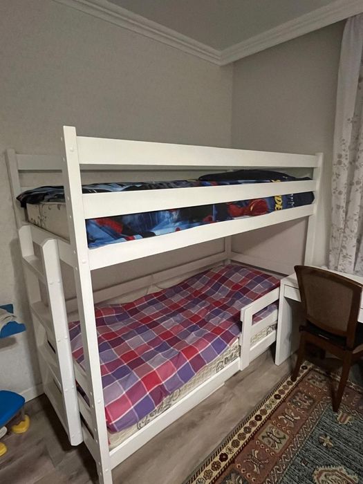 Кровать двухьярусная