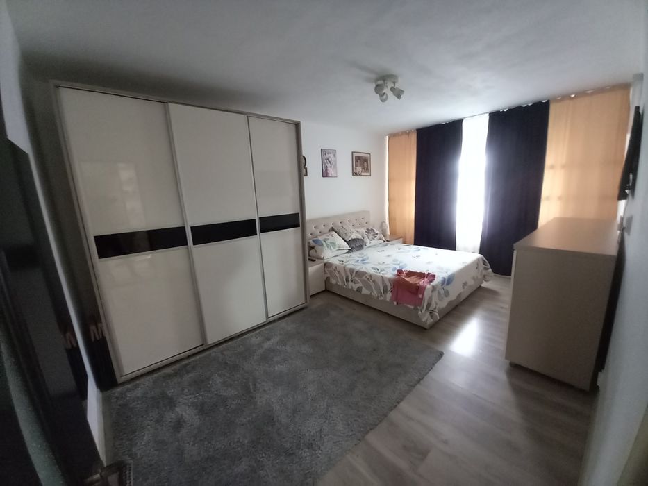 Închiriez apartament