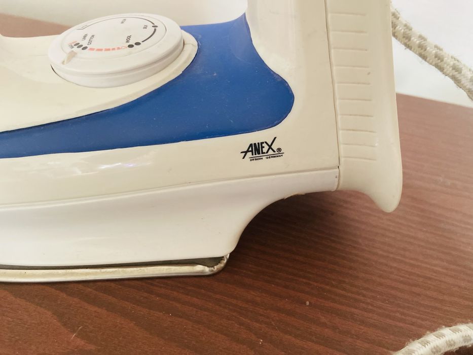 Утюг,подставка,мужская одежда