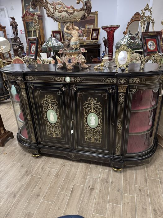 Comoda napoleon III cu intarsii din fildes si ornamente din portelan