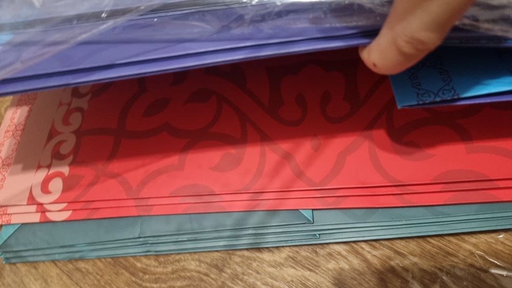 продам пакеты подарочные на той