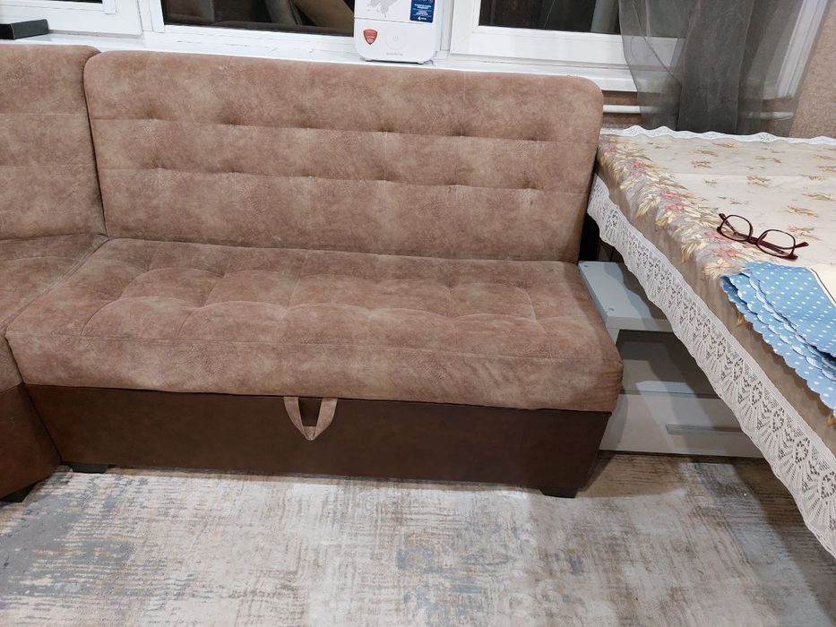 Кухонный уголок с местом для хранения