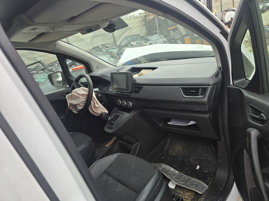 Dezmembrez Renault Kangoo E-Tech
