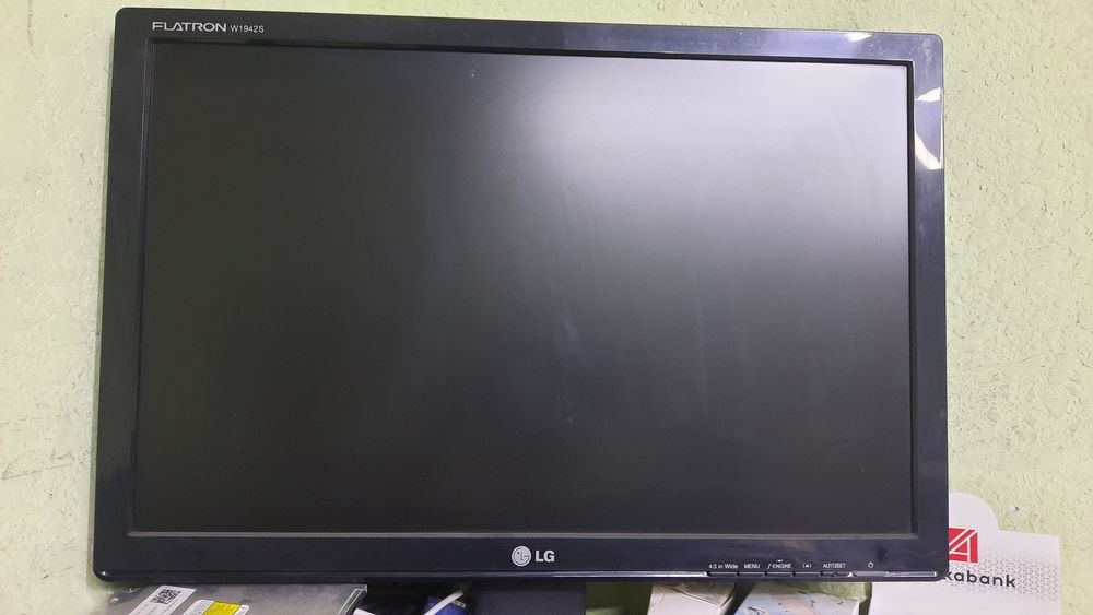 Monitor  Lg   19