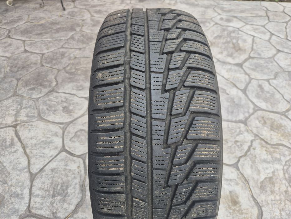 Patru anvelope de iarnă.