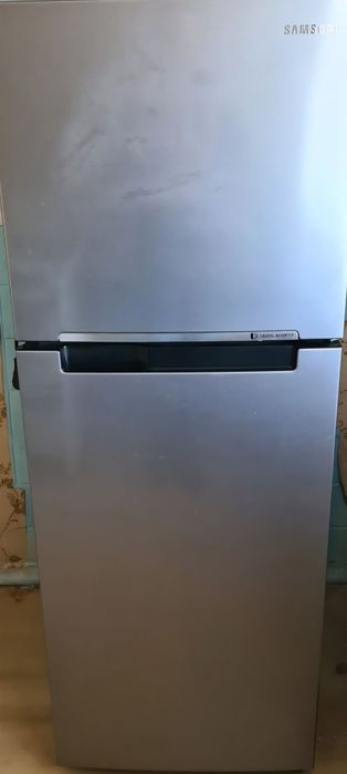 Холодильник Samsung