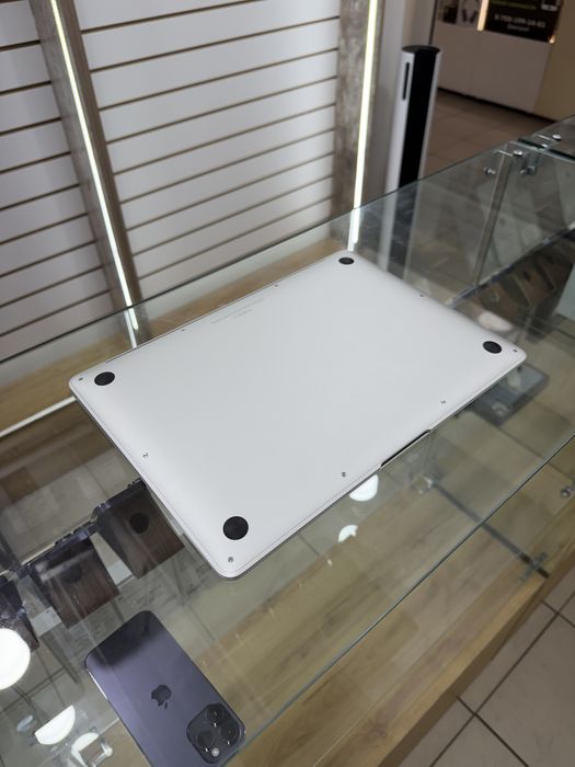 Продаю MacBook Air M1 256GB