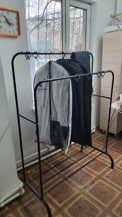 Продаётся напольная вешалка