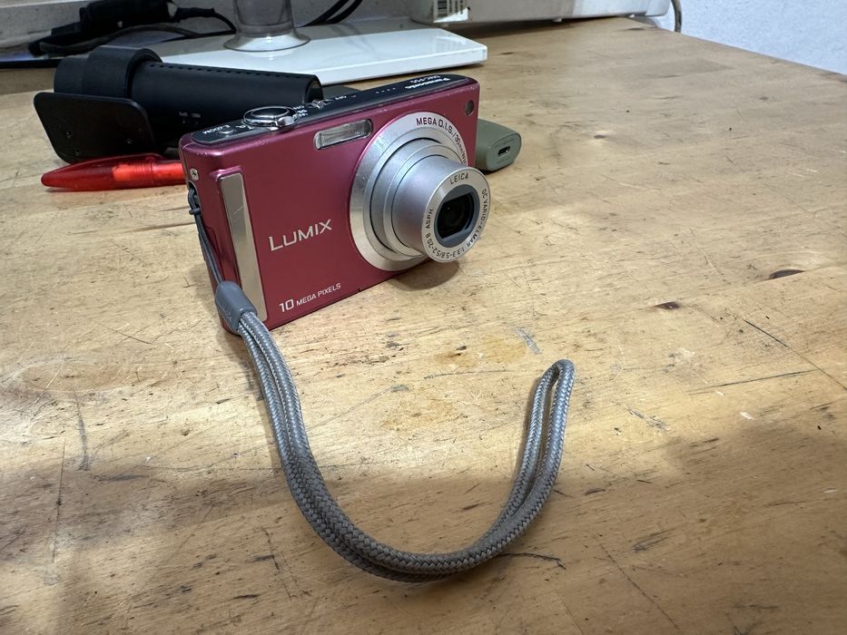 Panasonic dmc-fs5 de culoare rosu deschis