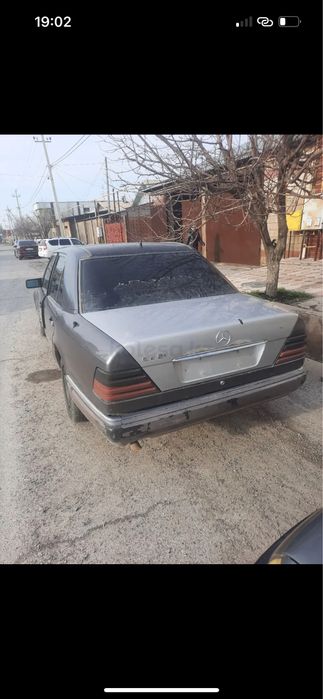 Мерсадес 124 е   Разбор