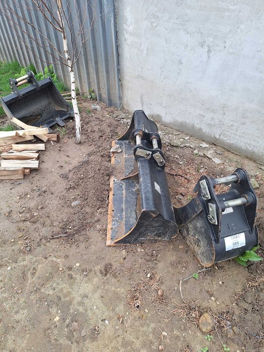 Vand 3 cupe noi miniexcavator jcb 8025