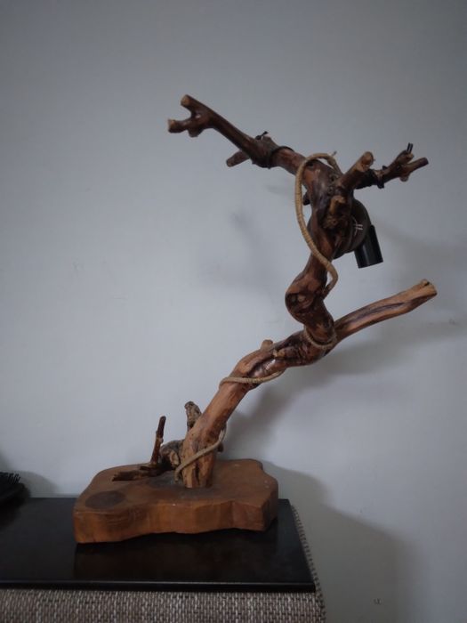 Изработка на лампи, полилеи от лозови пръчки