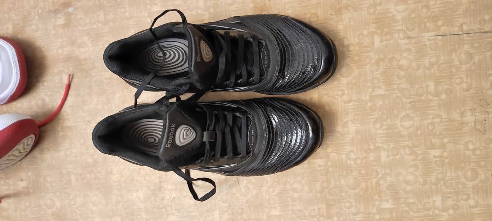 Teniși Converse,Ghete Nike Air Jordan,Reebok easy tone