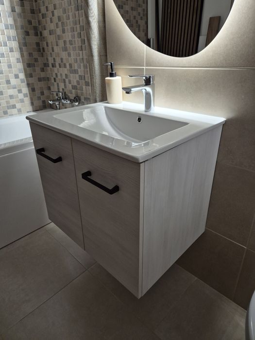 Dulap de baie+chiuveta+baterie stare impecabila