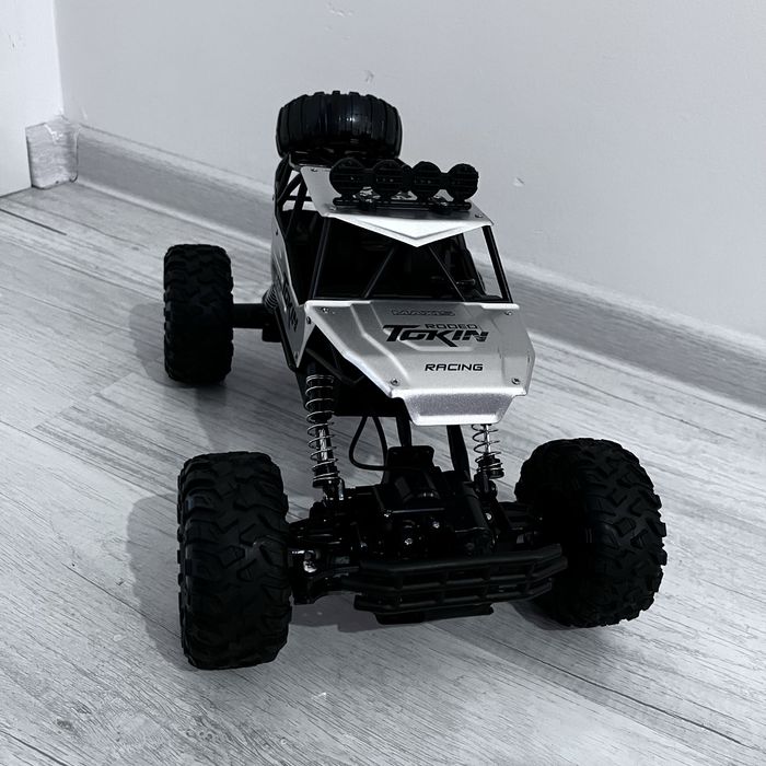 Pultli moshina sotiladi