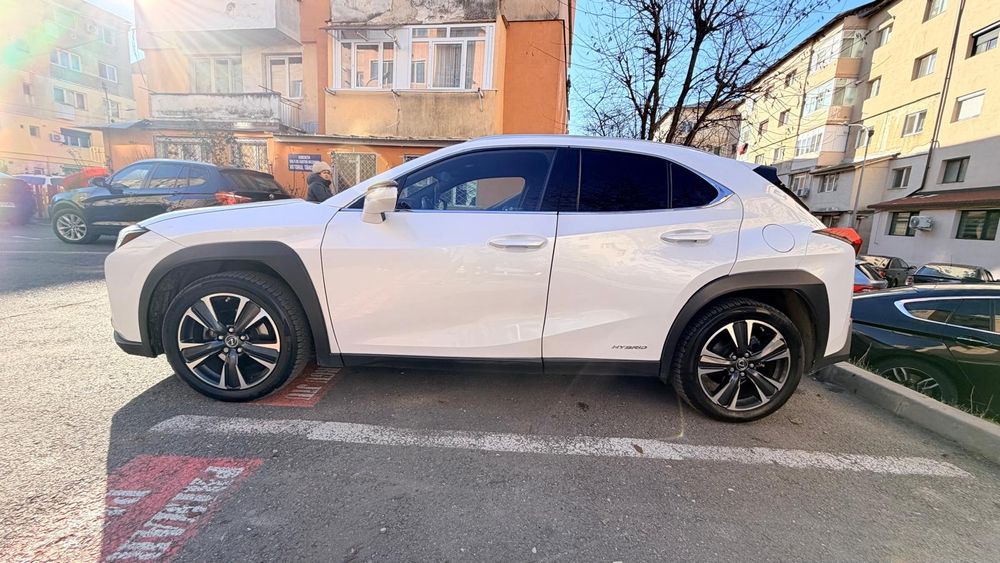 Lexus UX 250h Hybrid - 2021