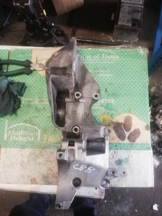 Suport accesorii alternator vw Passat b6 b7 cc 2.0tdi cbb cba cbab cbd