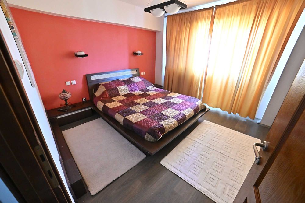 Apartament de vanzare, 4 camere, Rovine - Craiova