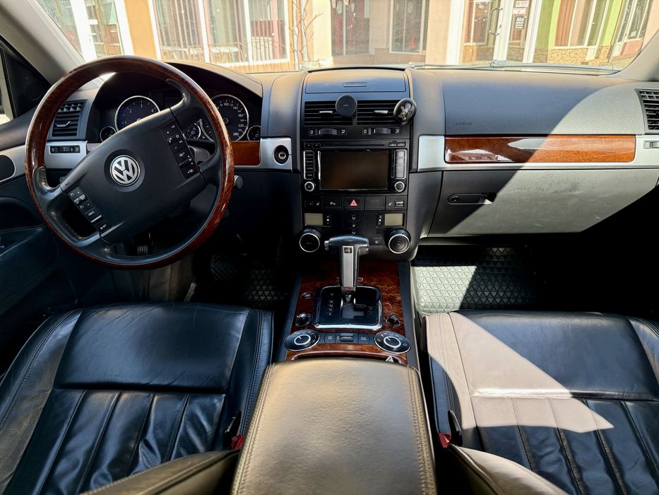 Vând WV Touareg 3.0 TDI in stare impecabilă