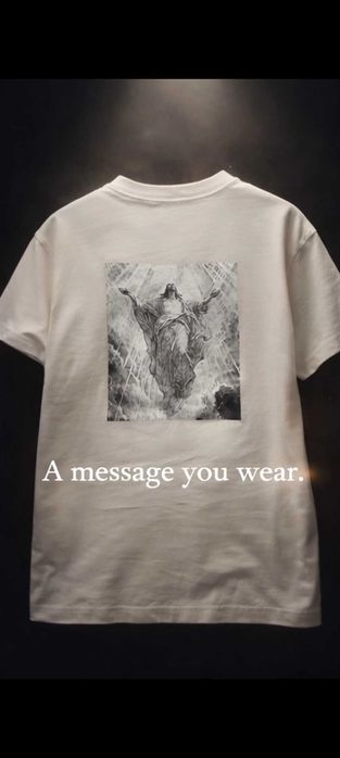 Продавам нова oversize тениска с двустранен принт.