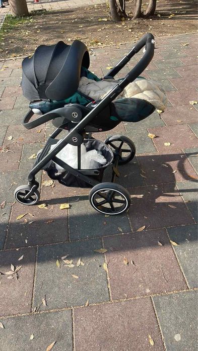 Столче за кола Cybex + Isofix база + подарък адаптери