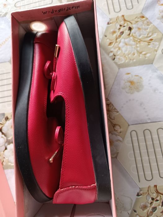 Продам недорого 39 размер