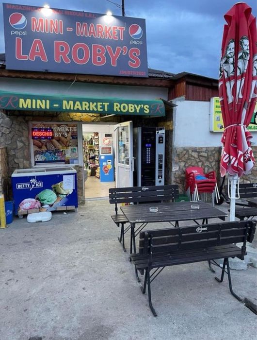 Se vand 3 spatii comerciale , utilate si functionale + casa la rosu + teren