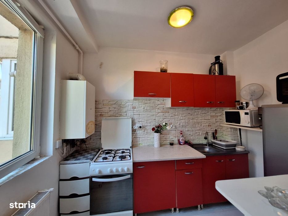Apartament cu o camera, etajul 1, zona Porii
