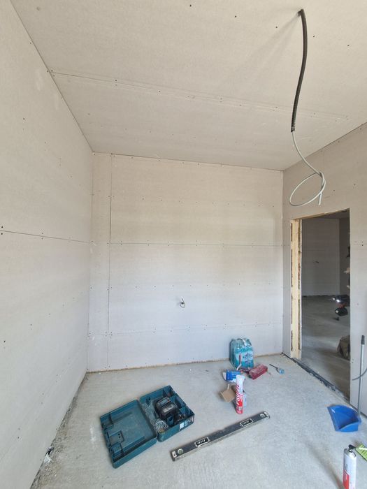 Vând casa pe structura metalica cu panouri Sandwich 9x7