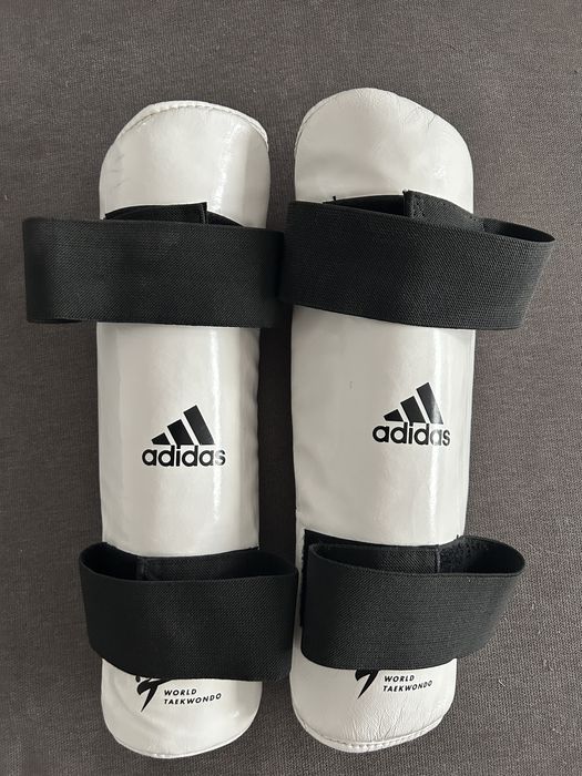 Tibiere Adidas Taekwondo WT, albe