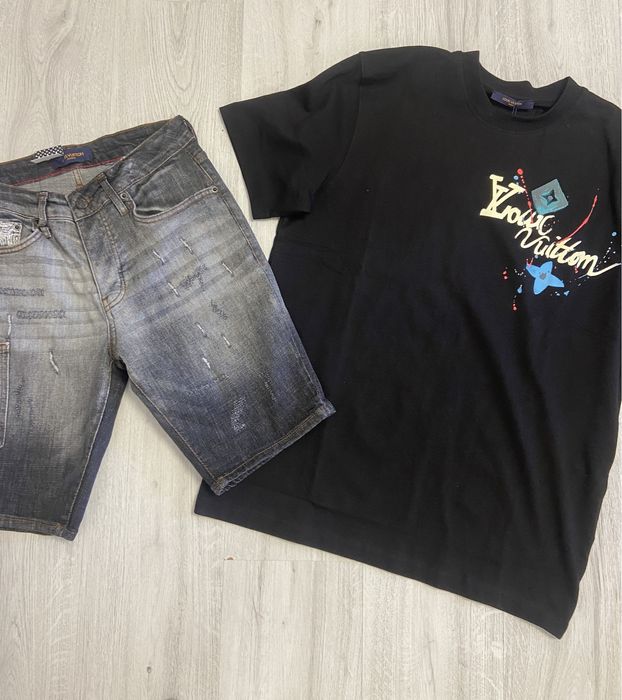 Blugi si tricou      .