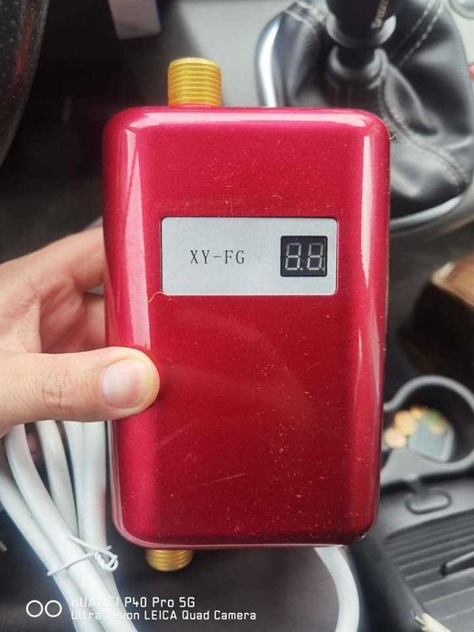 Моментален нагревател с LCD дисплей, компактен дизайн, енергийно ефективен, 30x15x10 см
